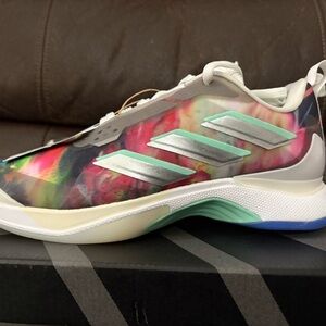 Adidas Women's Avacourt multicolor Sneakers brand new in box. Womens size 5.5 w